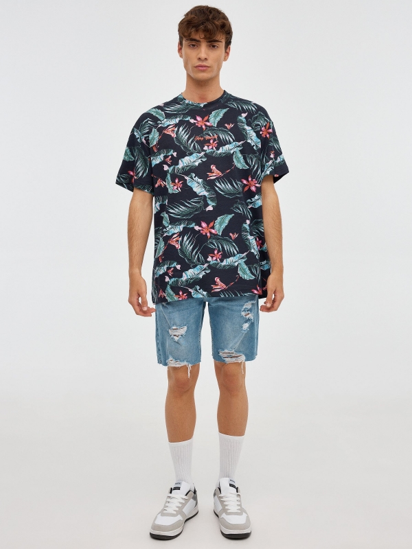 Camiseta oversized tropical negro vista media trasera