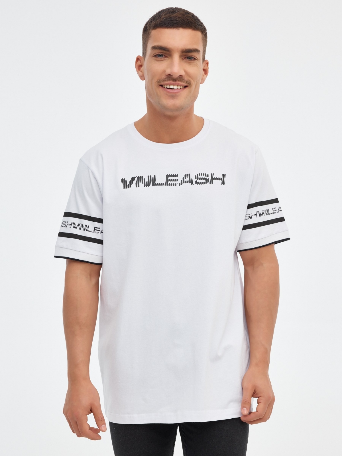 T-shirt de desporto branco vista meia frontal