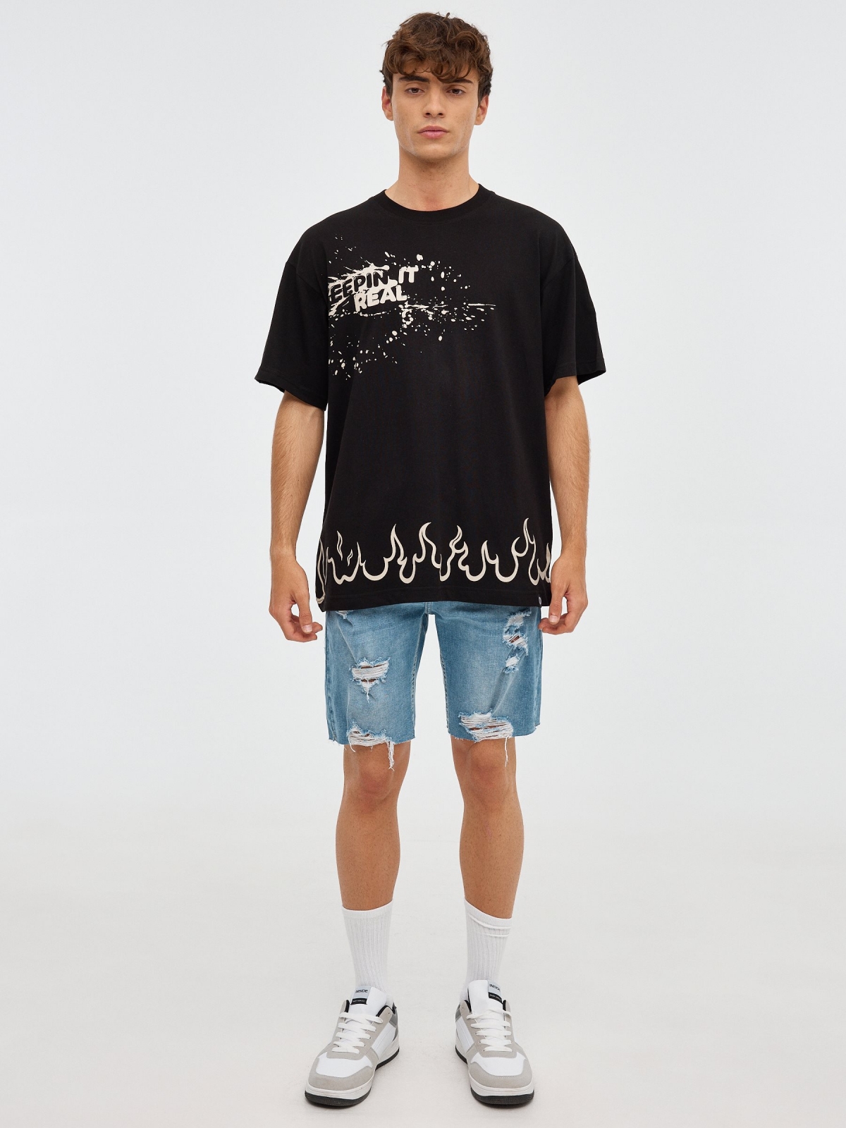 T-shirt oversized fire preto vista geral frontal