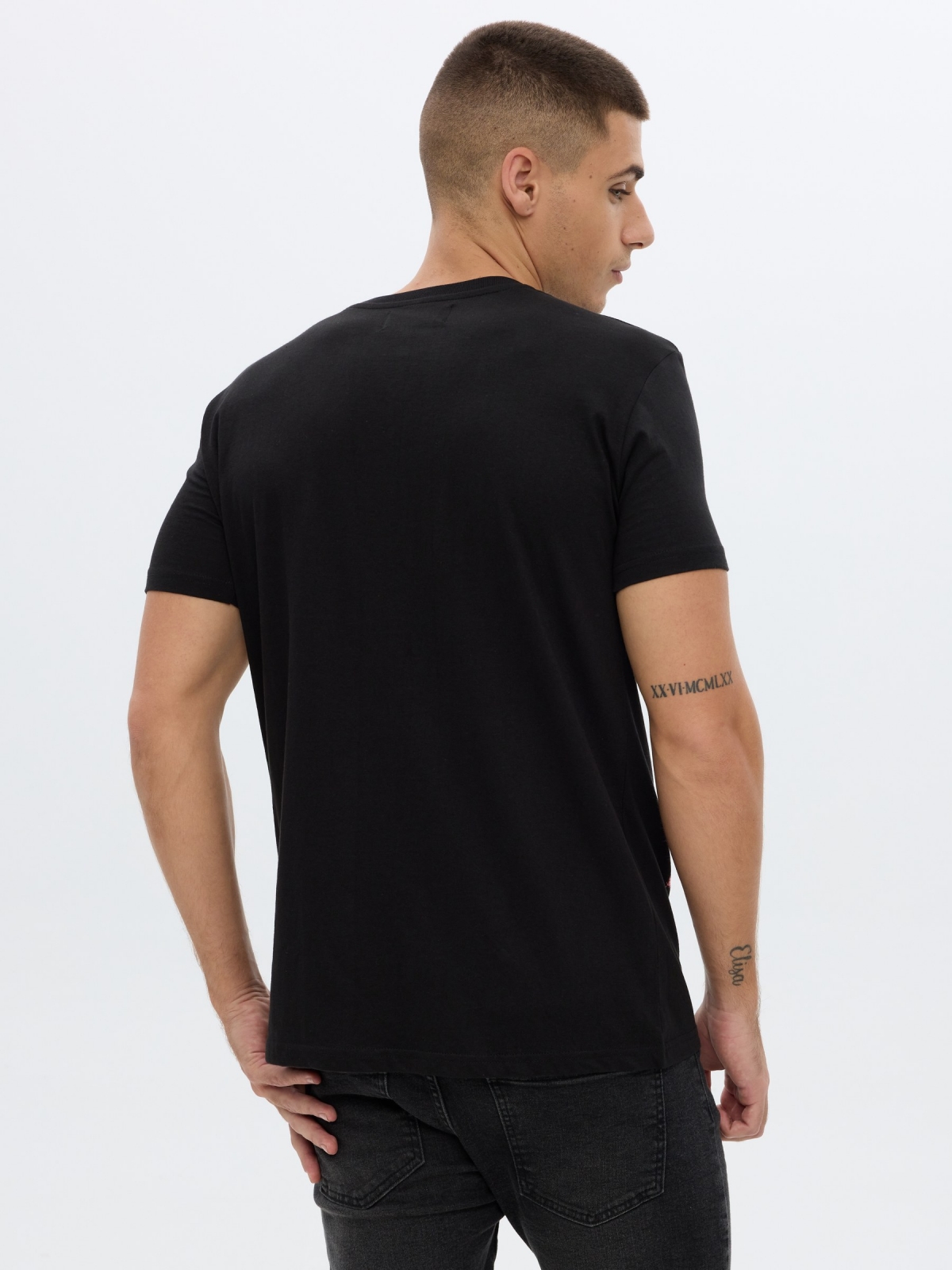 T-shirt com impressão de texto preto vista meia traseira