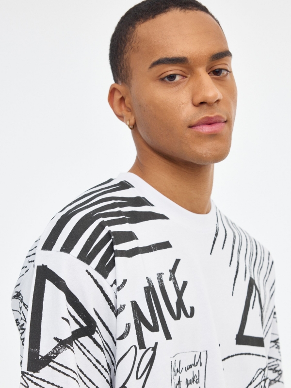 Camiseta oversized con estampado texto blanco vista detalle