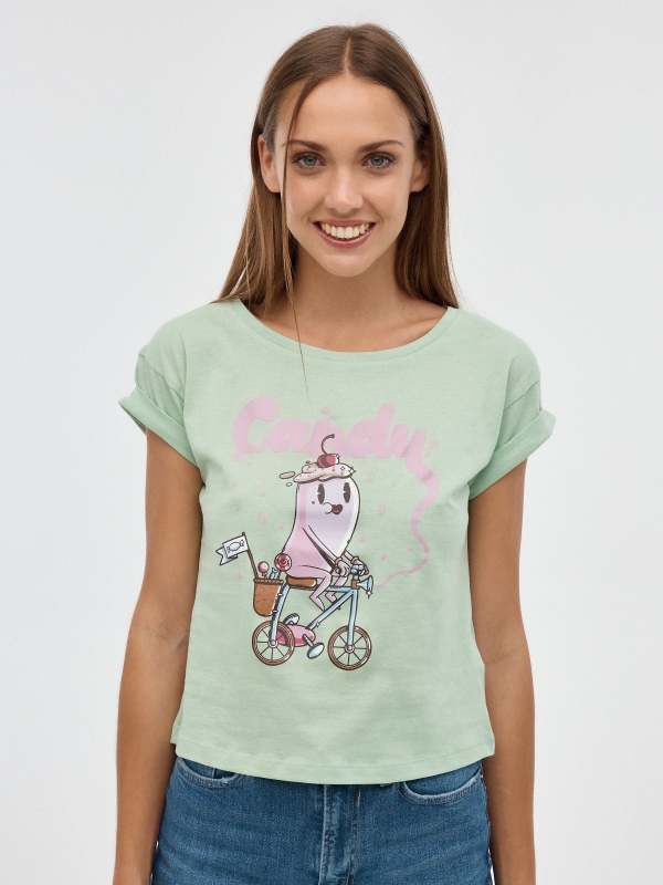 Camiseta blanca con estampado verde claro vista media frontal