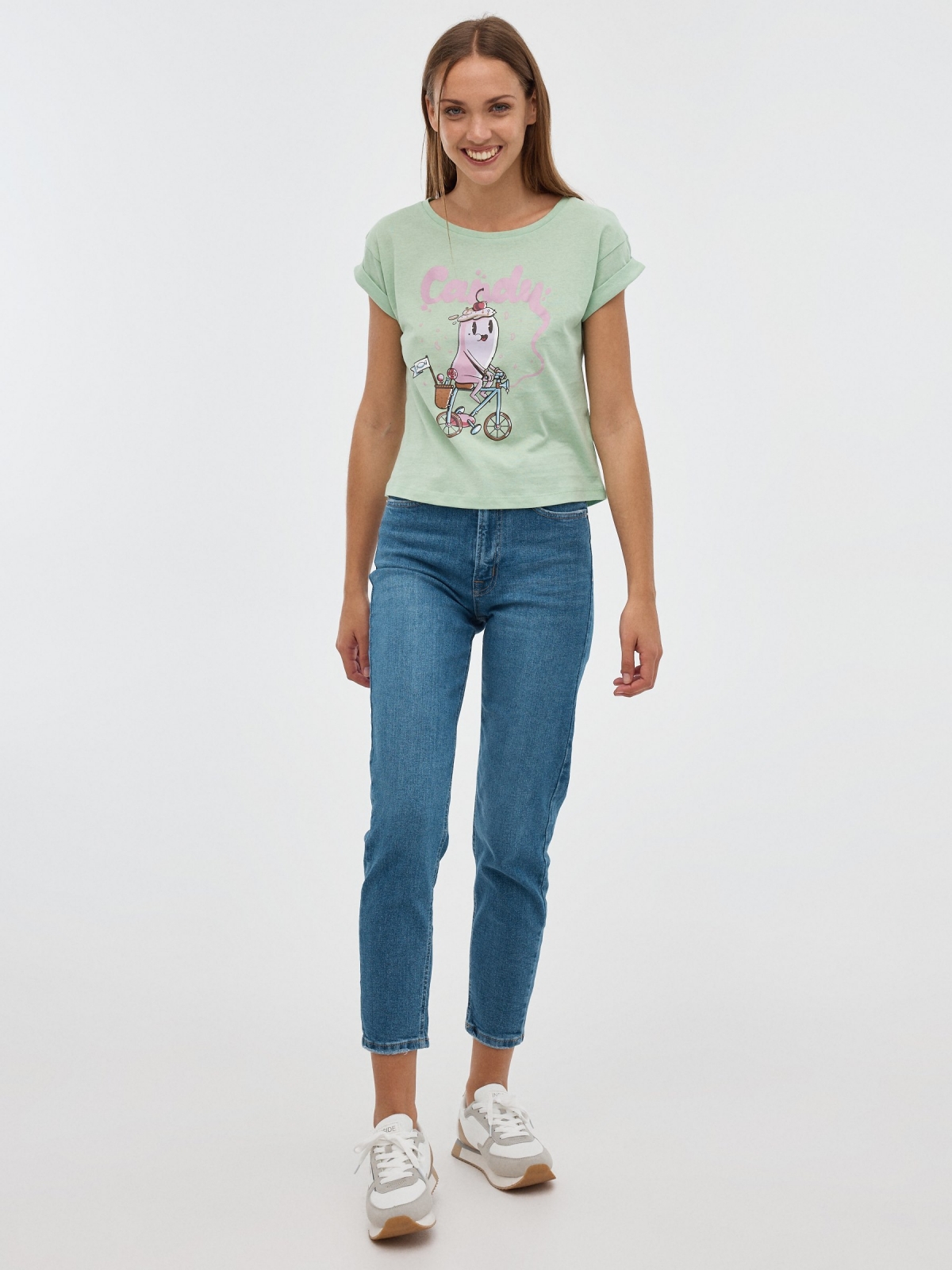 Camiseta blanca con estampado verde claro vista general frontal