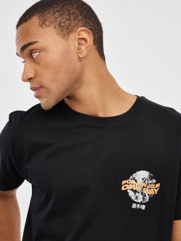 Camiseta gráfica de crânio preta preto vista detalhe