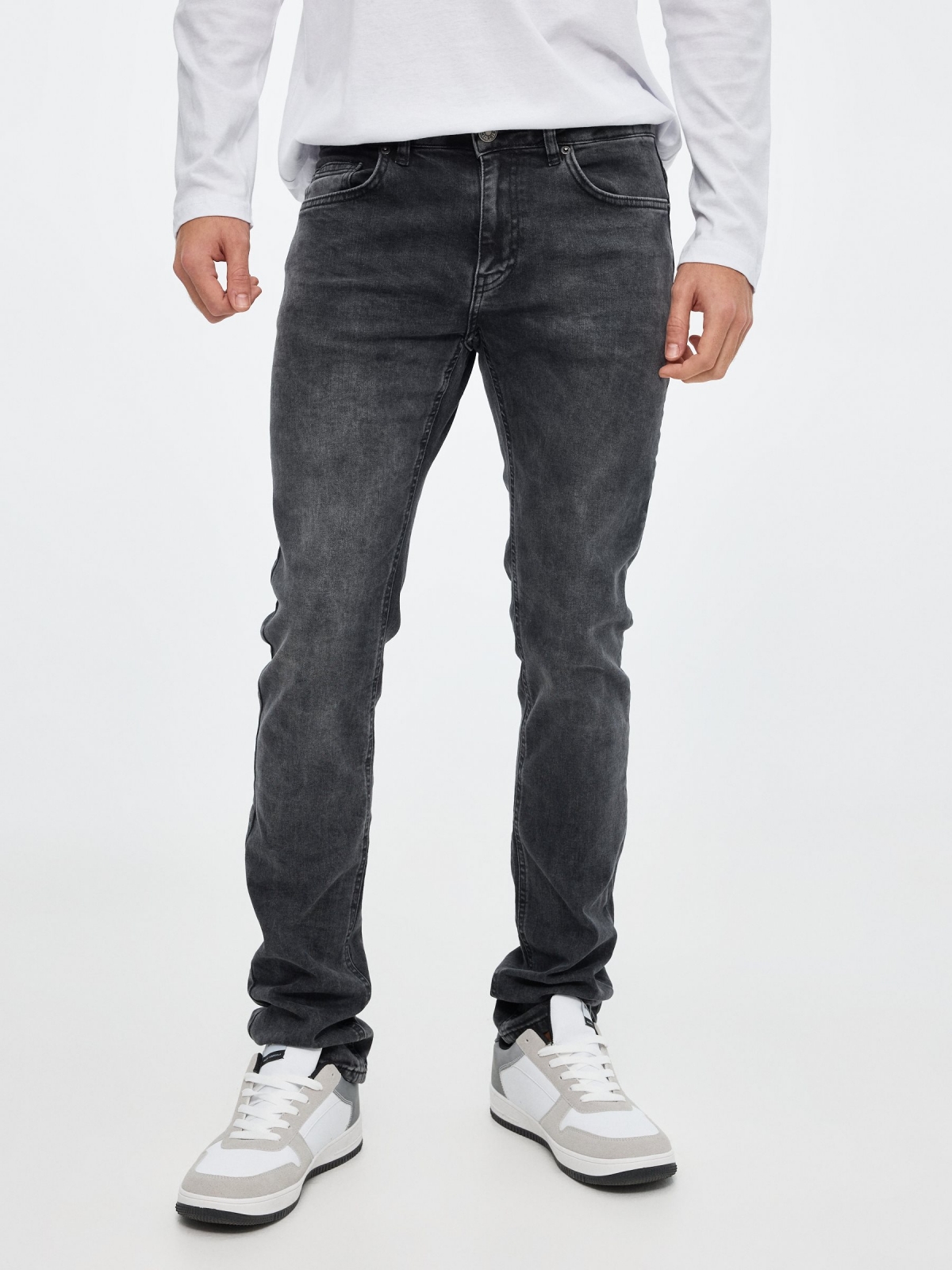 Jeans slim negro vista media frontal