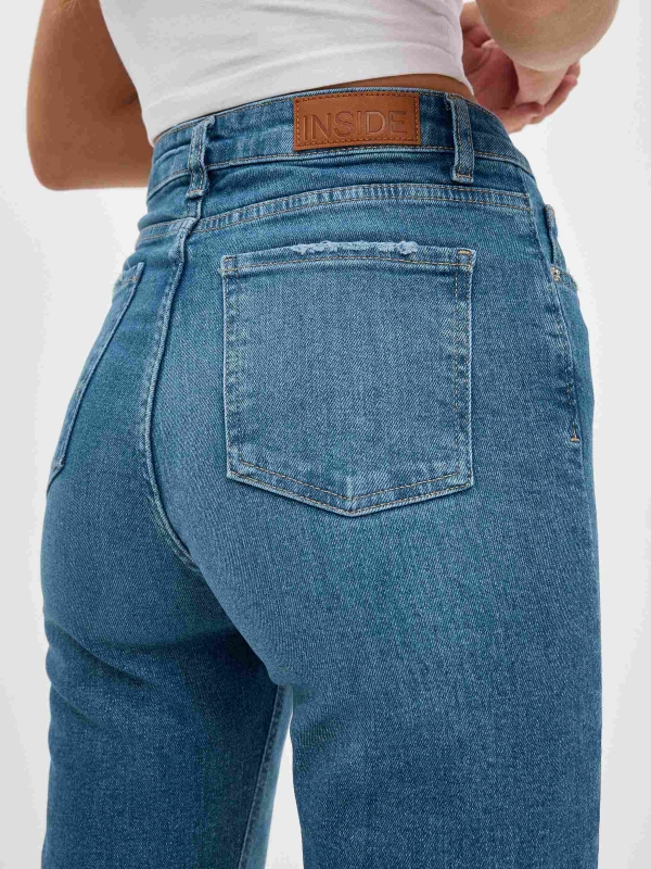 Mom slim jeans blue detail view