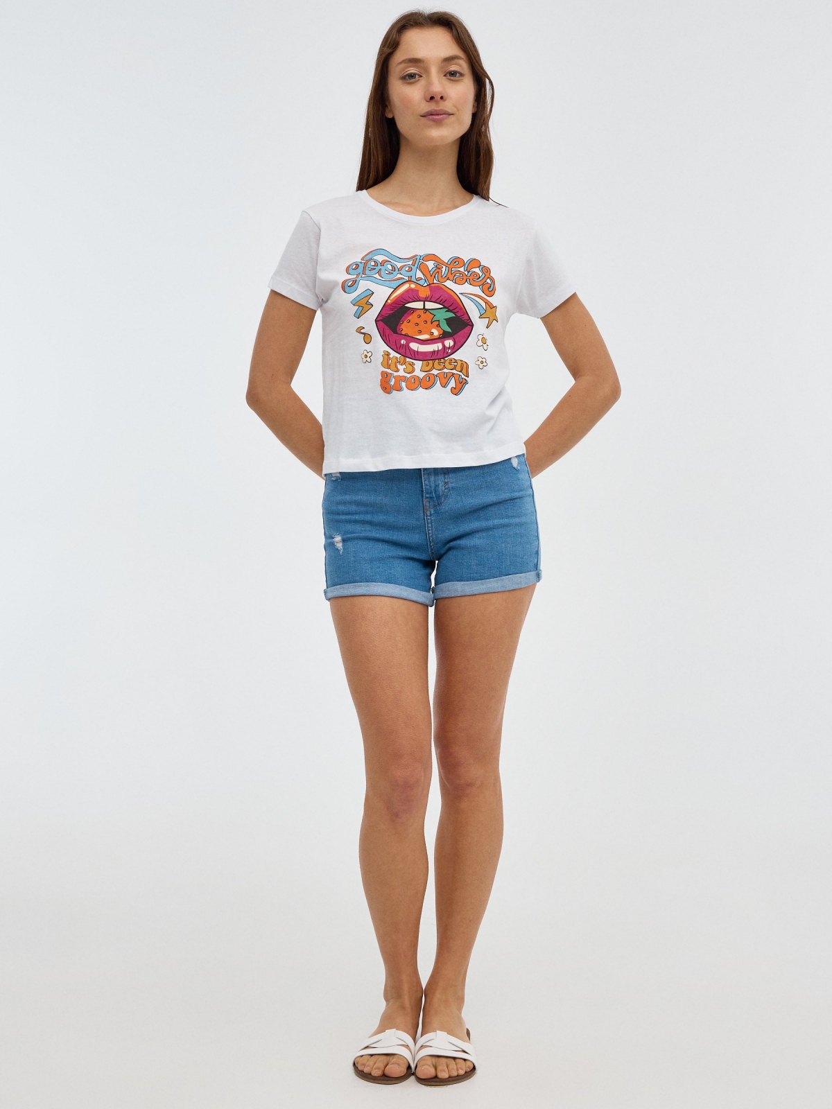 Camiseta Good Vibes blanco vista general frontal