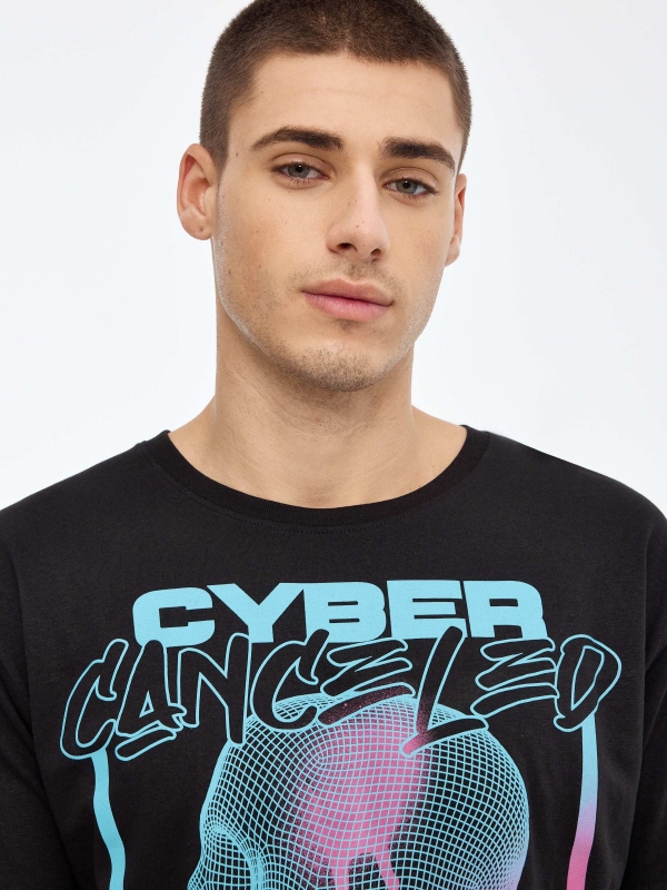 T-shirt com crânio impresso preto vista detalhe