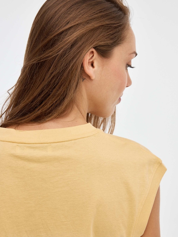 Camiseta crop cactus amarillo claro vista detalle