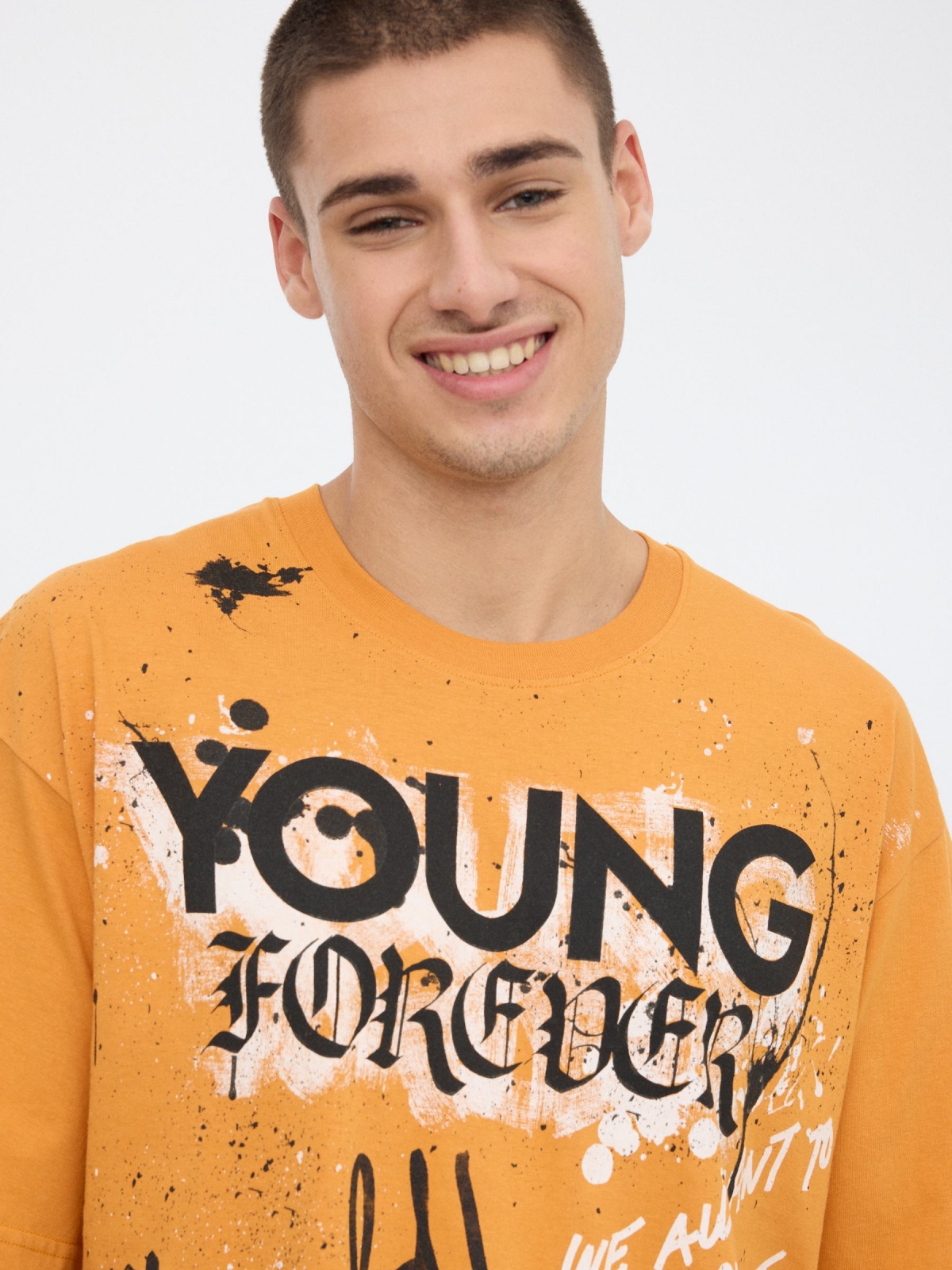 Skull printed t-shirt ochre foreground