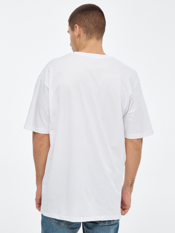 Camiseta estampado texto blanco vista media trasera
