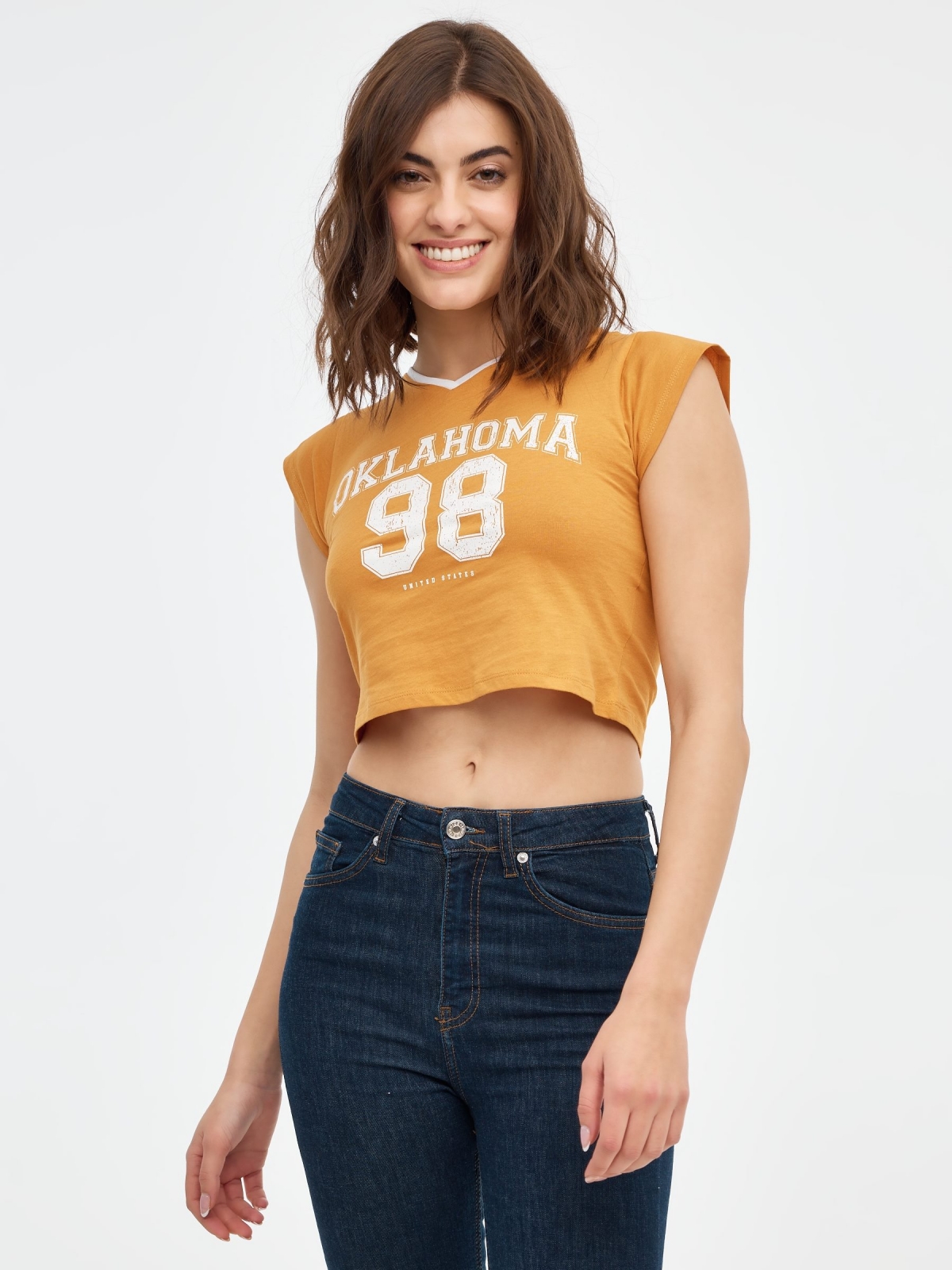 Camiseta crop Oklahoma ocre vista media frontal