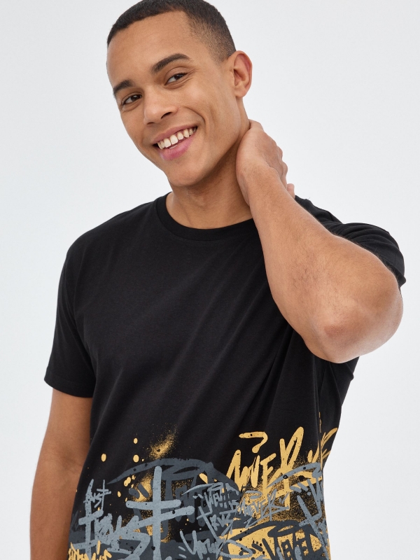 Black t-shirt with graffiti print black detail view