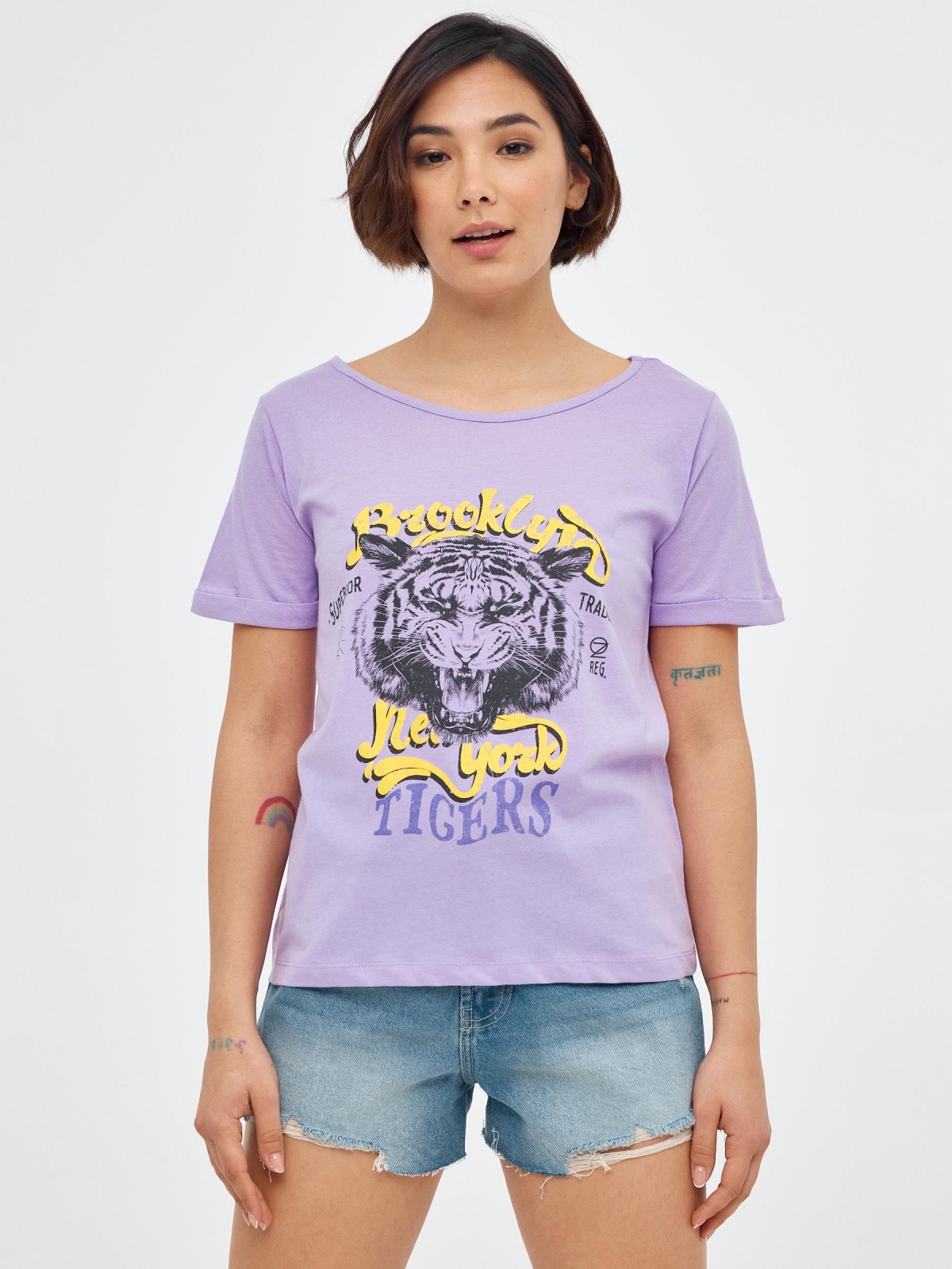 T-shirt gráfica Tigres malva vista meia frontal