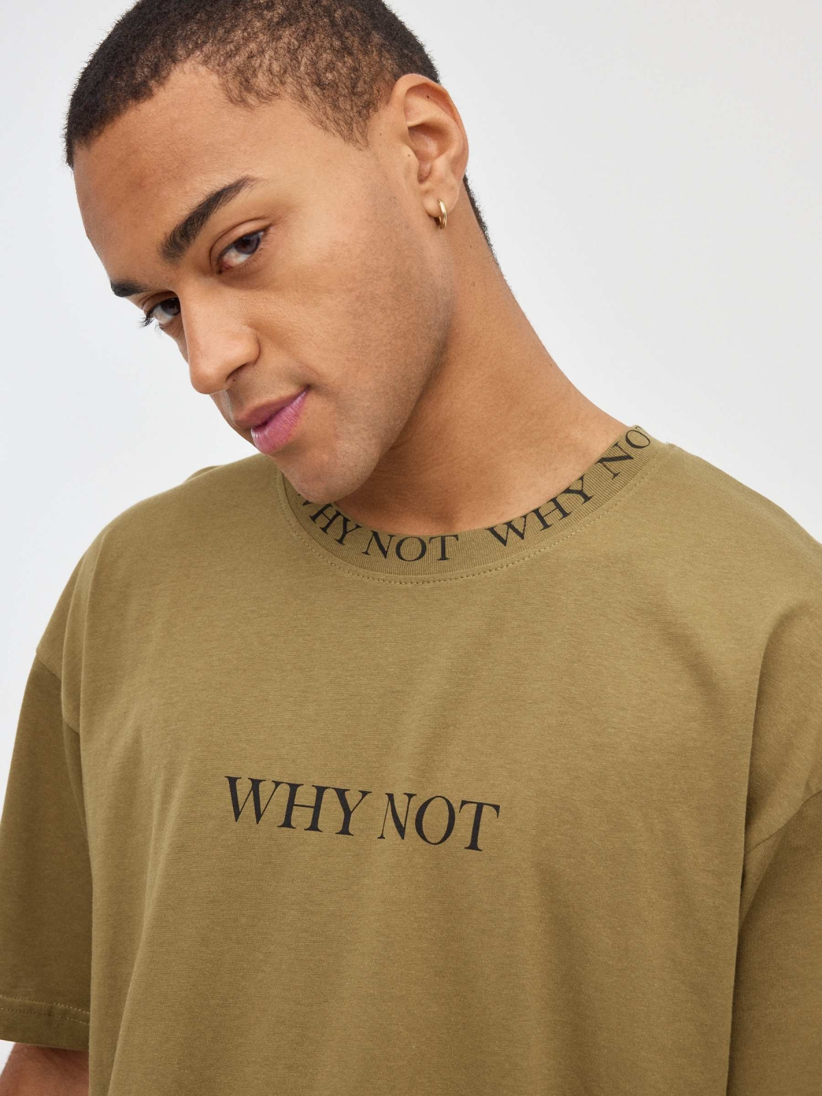 Camiseta Why Not kaki vista detalle