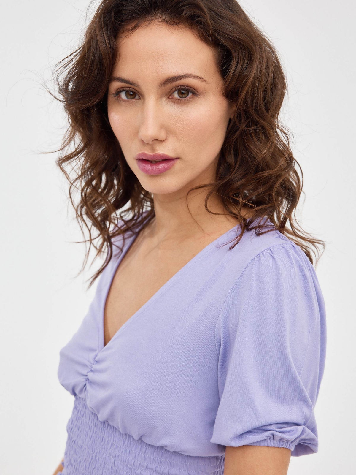 Lilac V-neck T-shirt mauve detail view