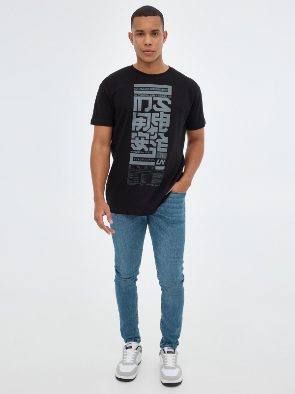 T-shirt preta estilo japonês preto vista geral frontal
