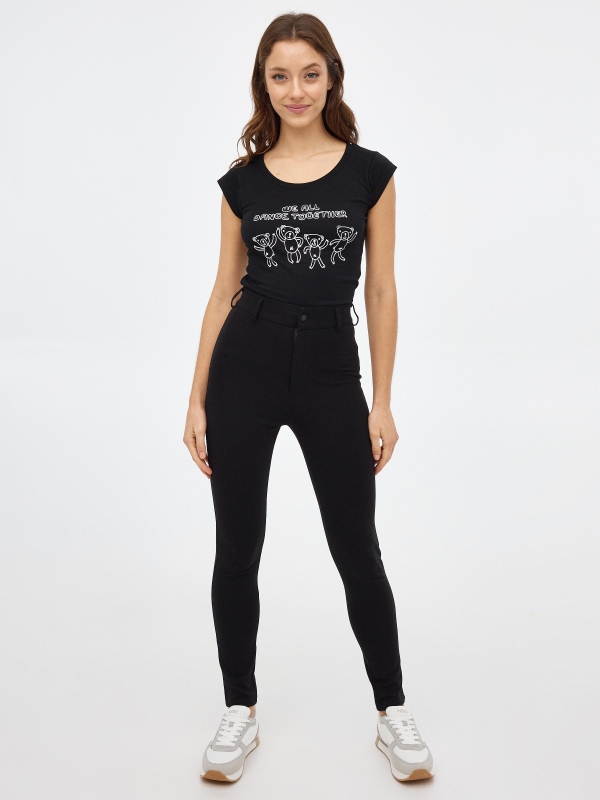 Camiseta con estampado negro vista general frontal