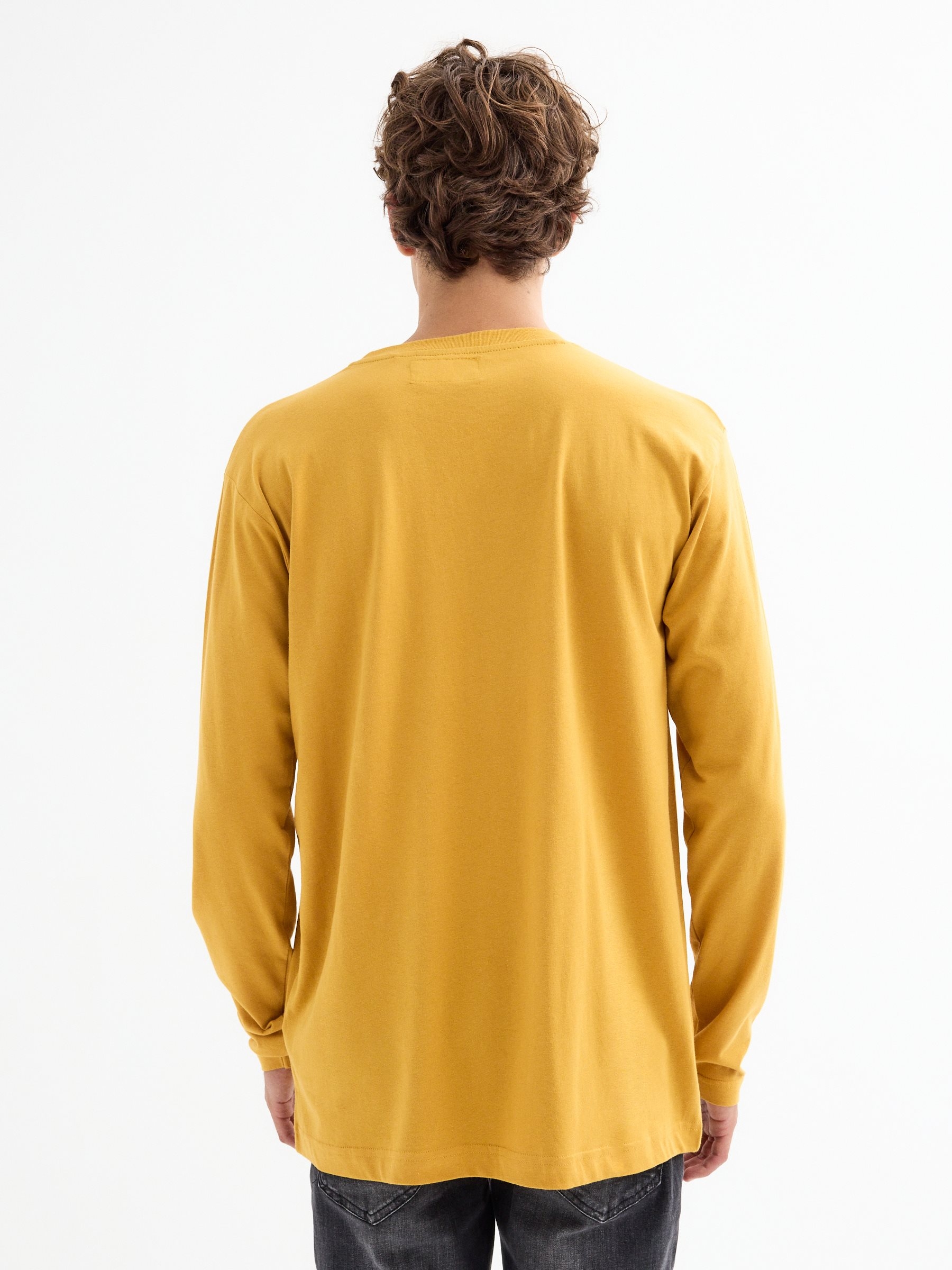 Camiseta INSIDE de graffiti ocre vista media frontal