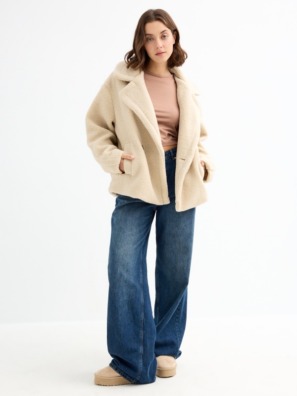 Short sheepskin coat beige general front view