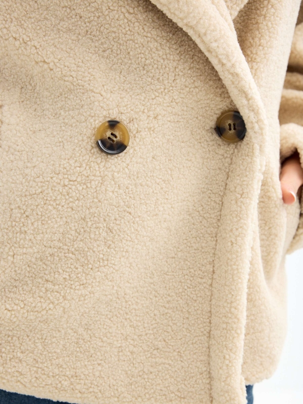 Short sheepskin coat beige detail view