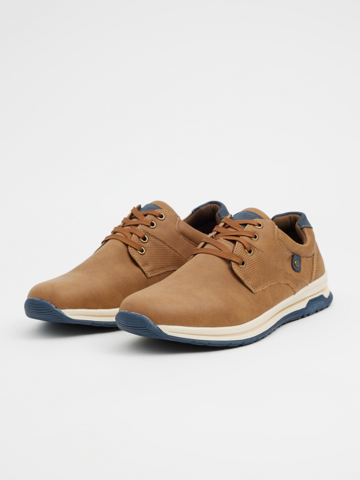 Men's casual shoes camel 45º front view