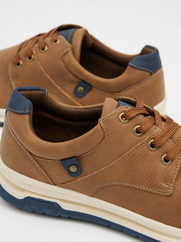 Sapatos casuais para homem camel vista detalhe