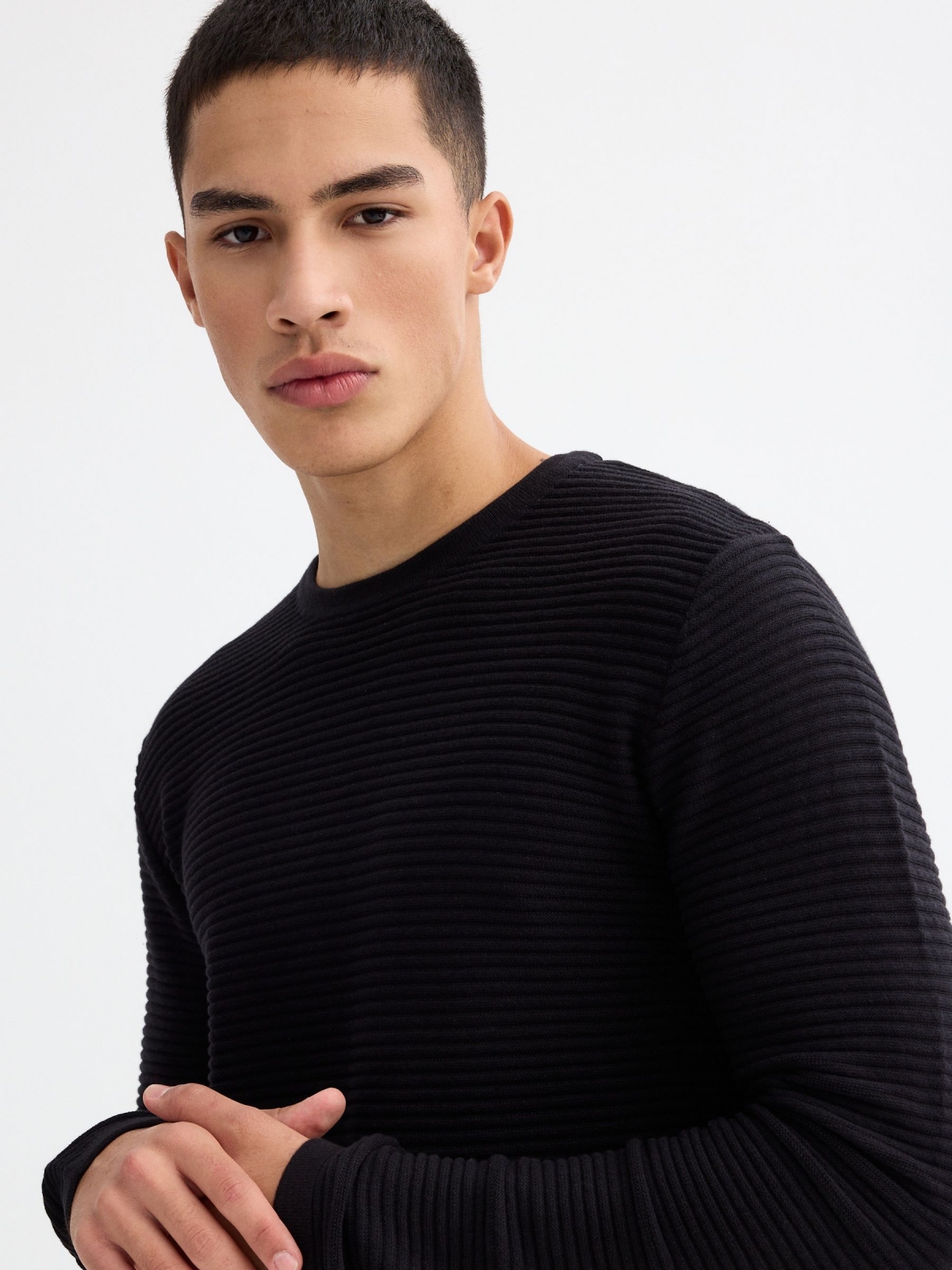 Basic ribbed sweater black detail view