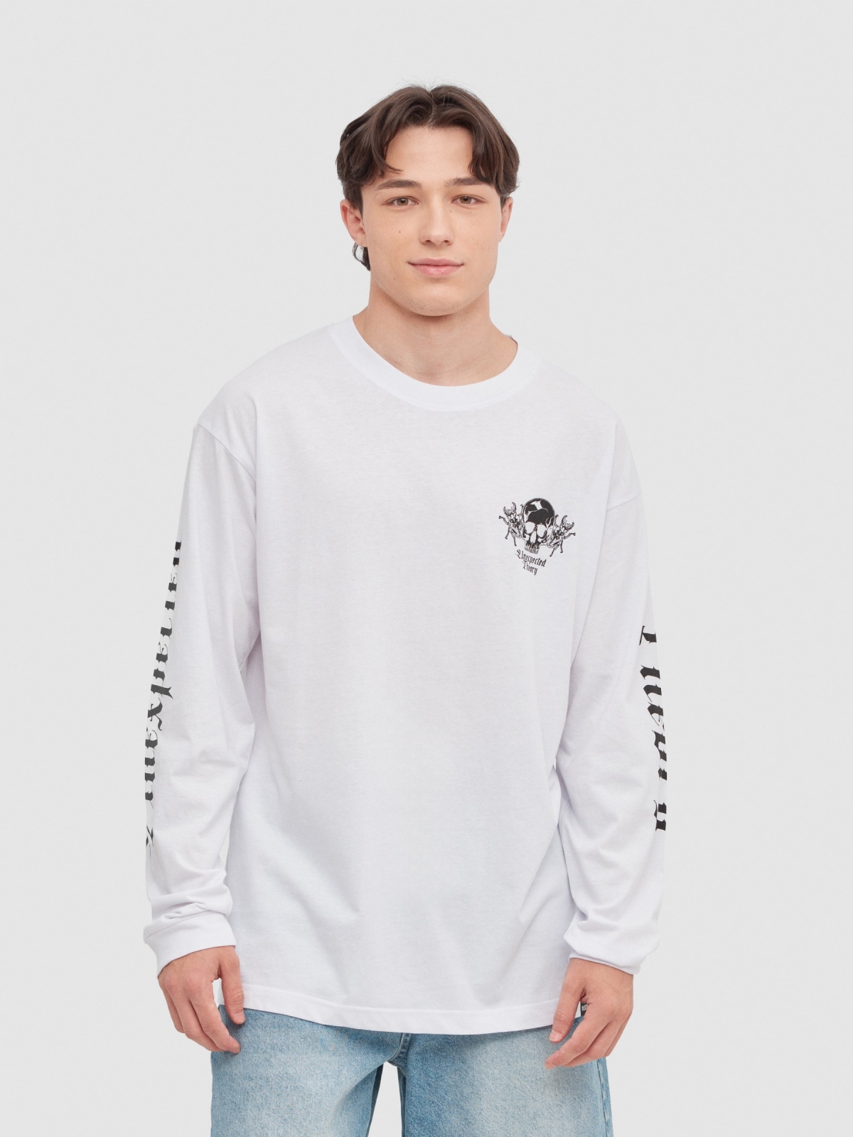 T-shirt print on sleeves white middle front view