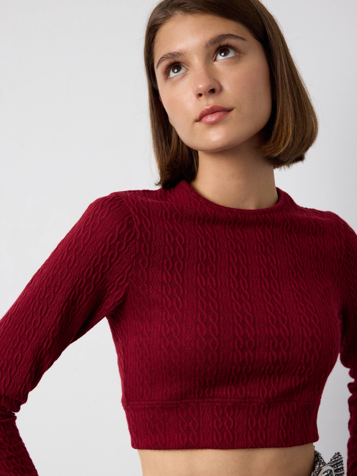 %New% Camiseta crop con textura granate