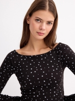 %Pto% Boat neck flower print t-shirt black