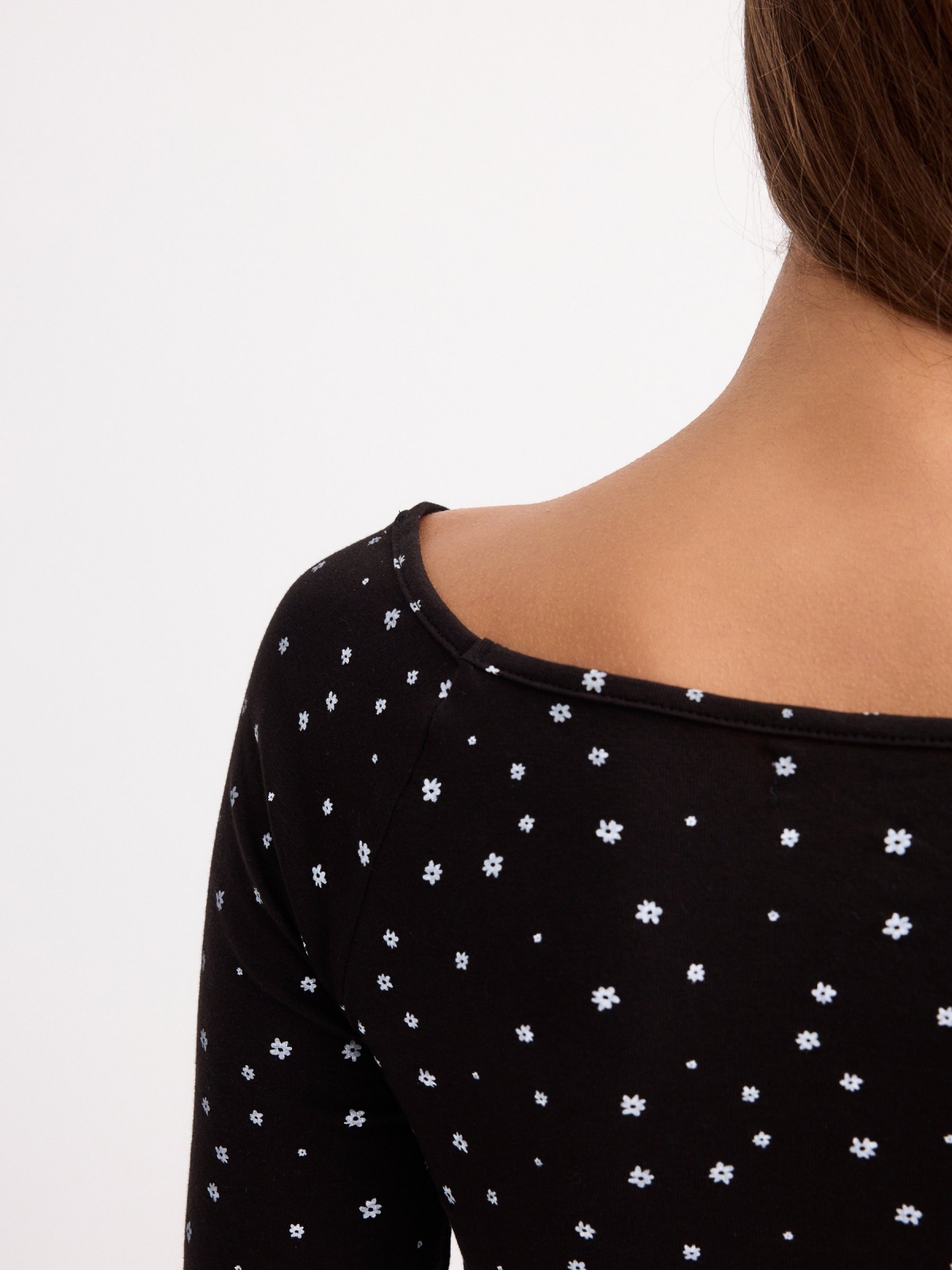 Boat neck flower print t-shirt black detail view