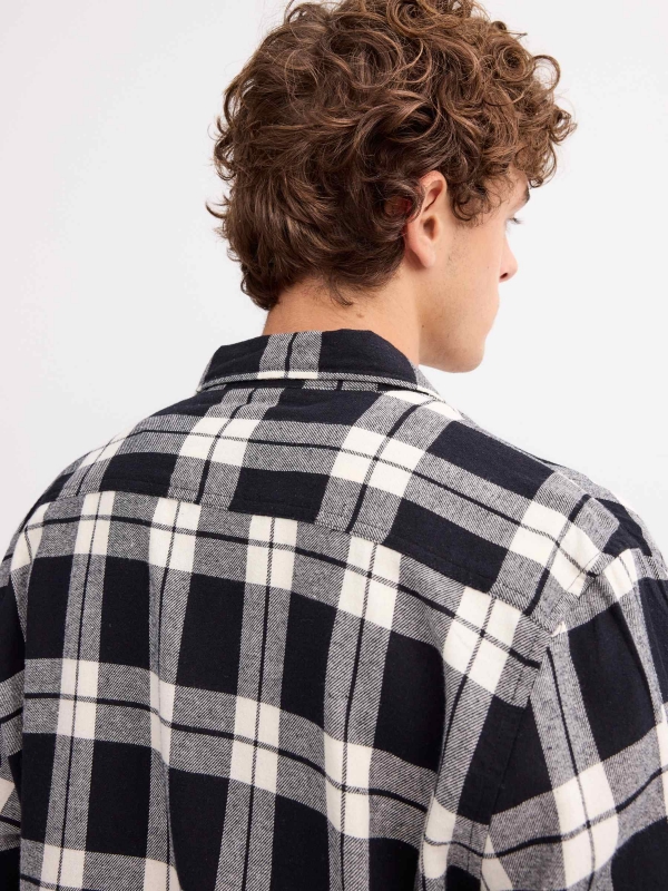 Checked flannel shirt black detail view