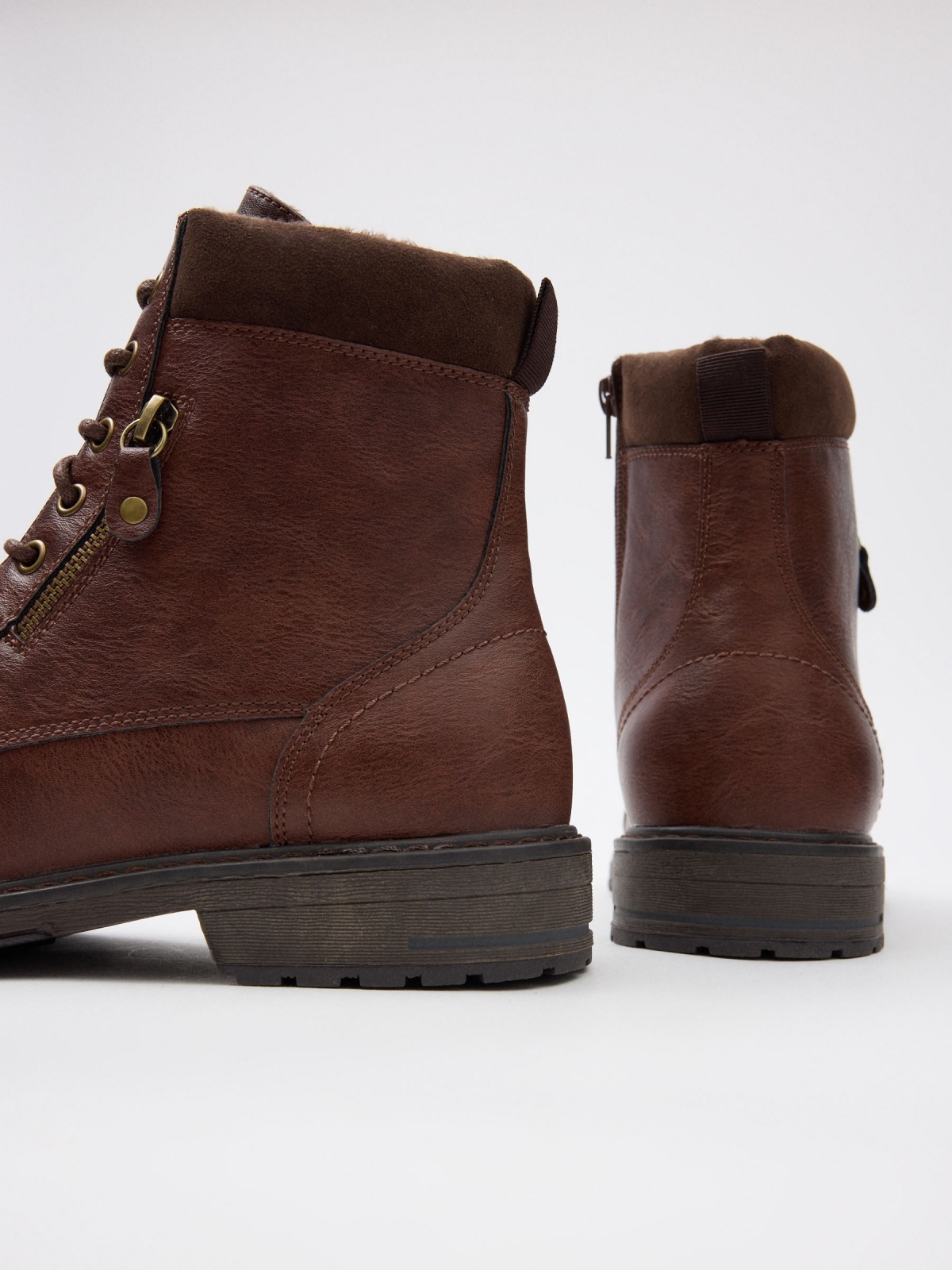 Leatherette boot with zip fastener brown detail view