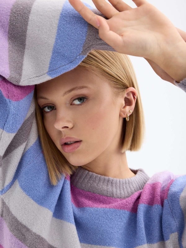 Jersey oversized cuello perkins morado vista detalle