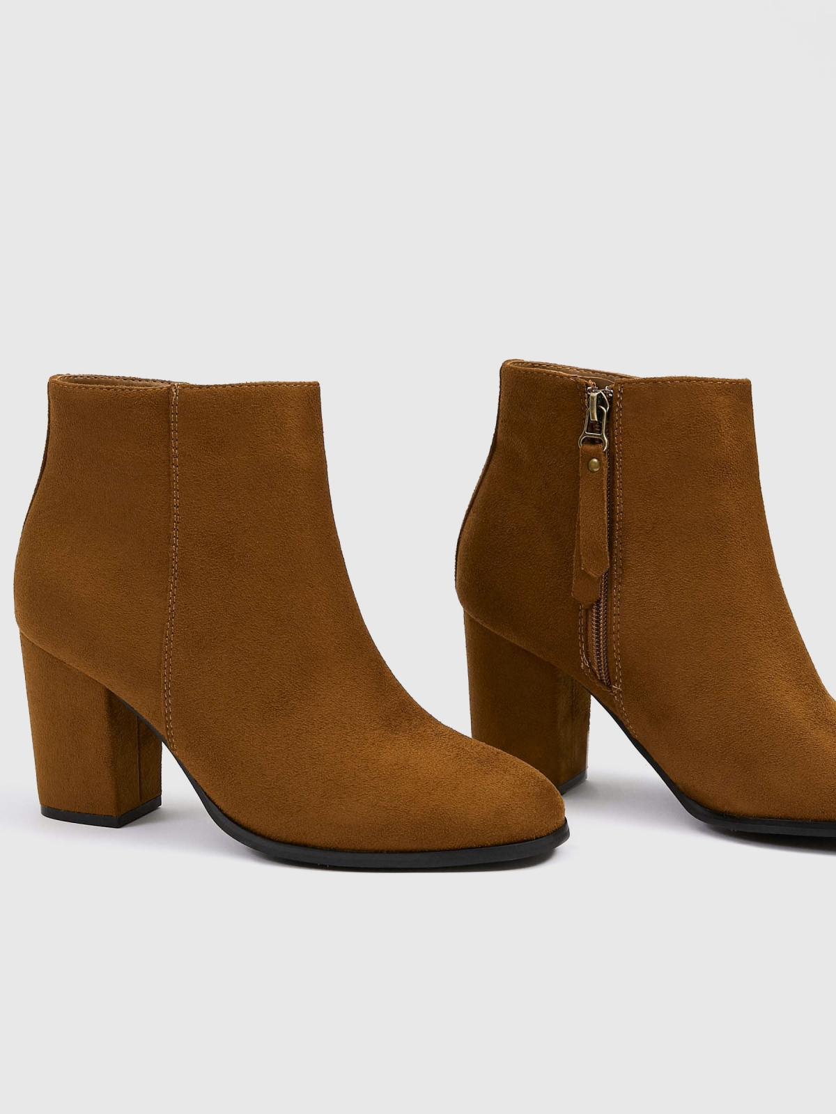 Basic wide heel ankle boots brown detail view