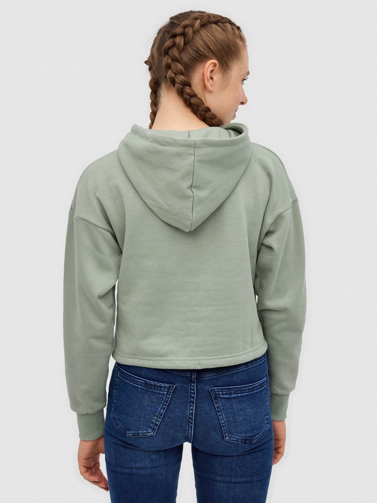 Sweatshirt crop com estampado verde acinzentado vista meia traseira