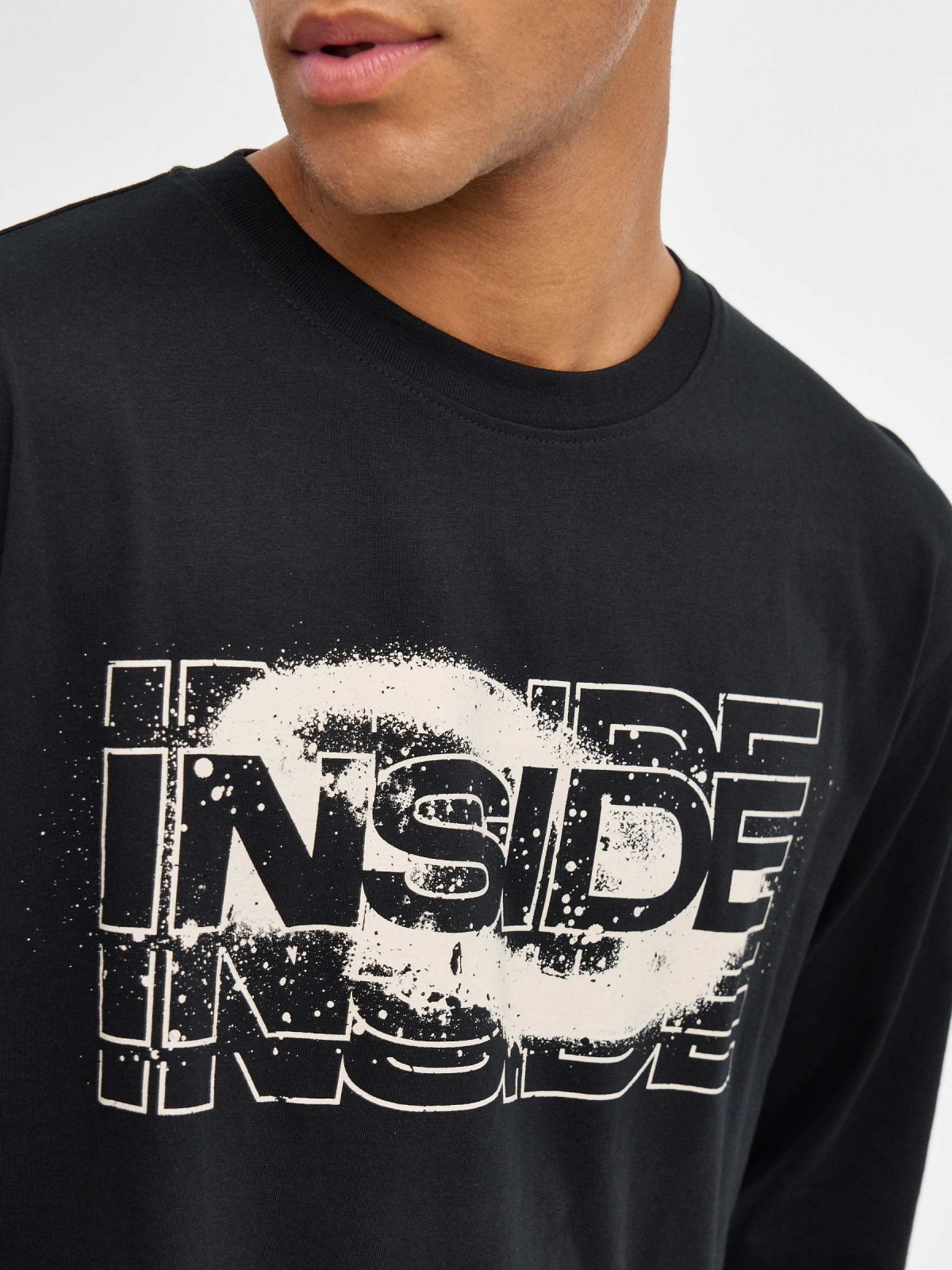 T-shirt normal INSIDE preto vista detalhe