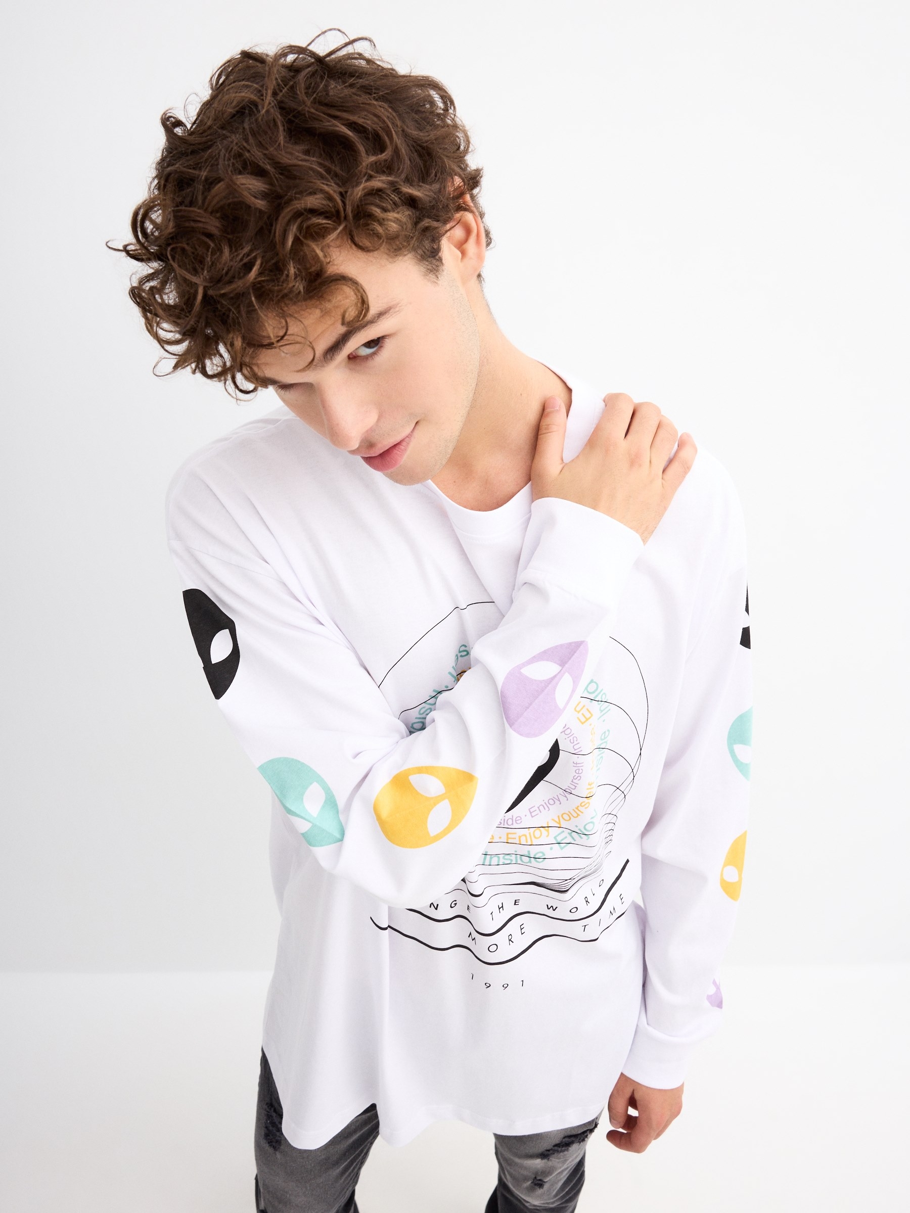 Aliens print T-shirt white middle front view