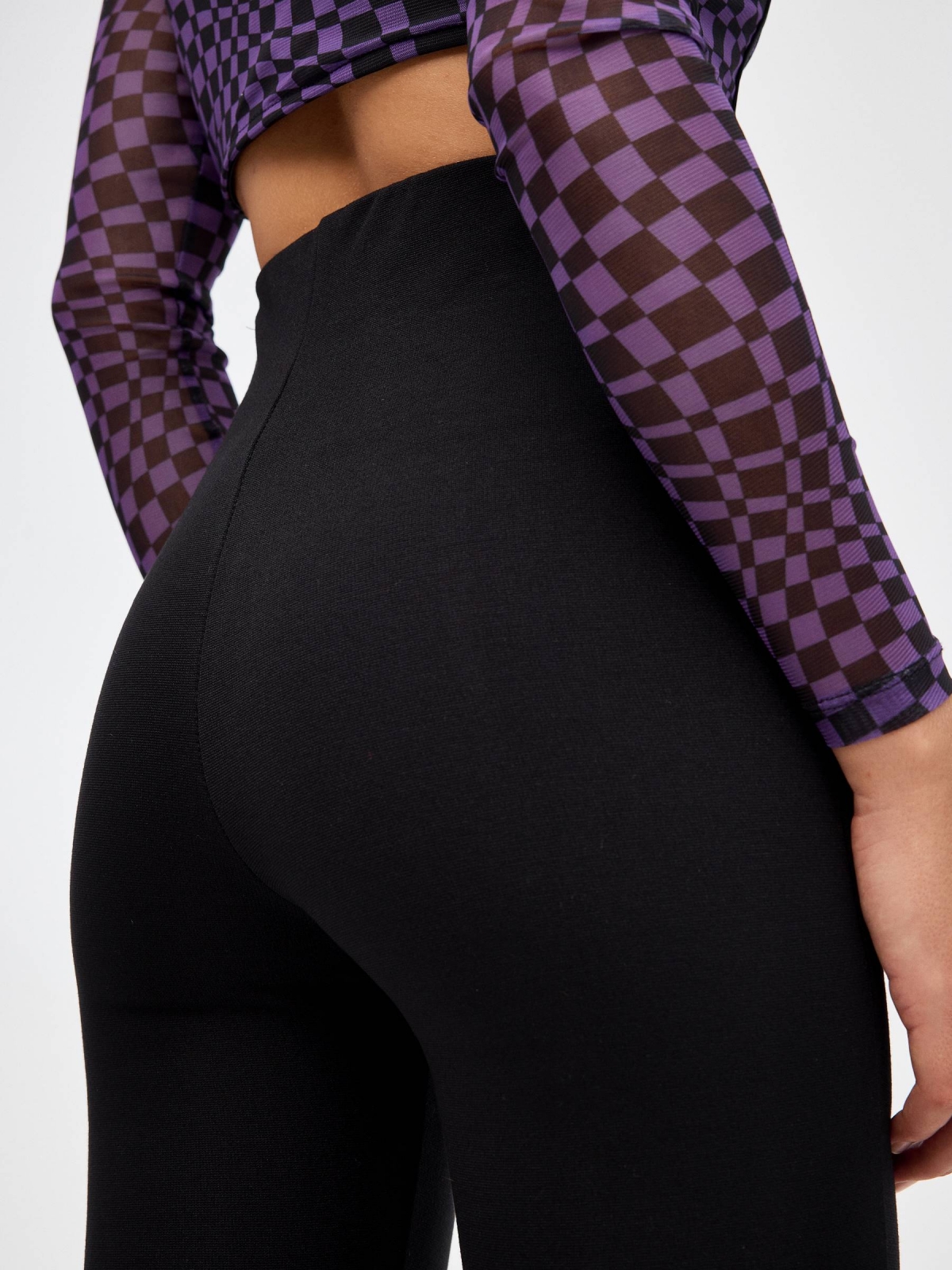 Leggings de cintura alta com botões preto vista detalhe