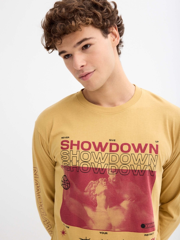 Showdown T-shirt earth brown detail view