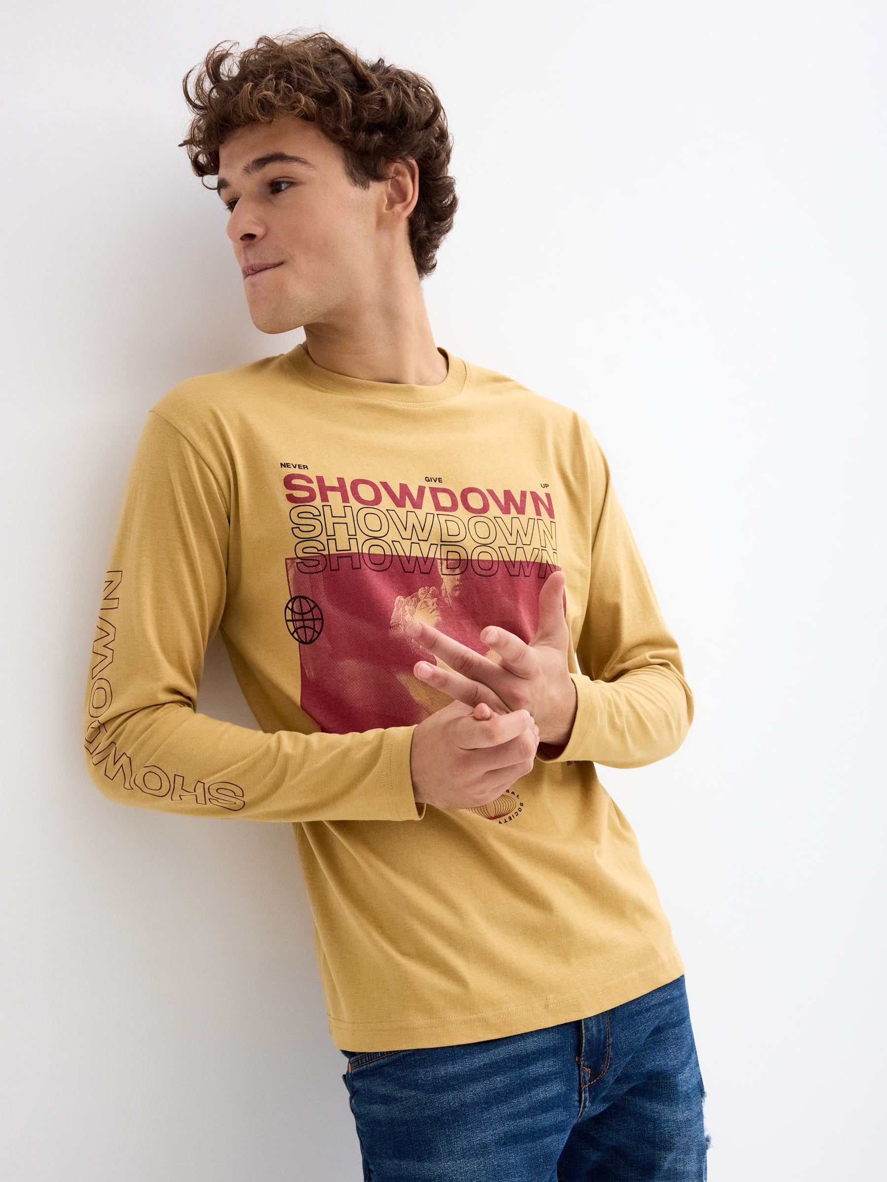 T-shirt Showdown marrom terra vista meia frontal