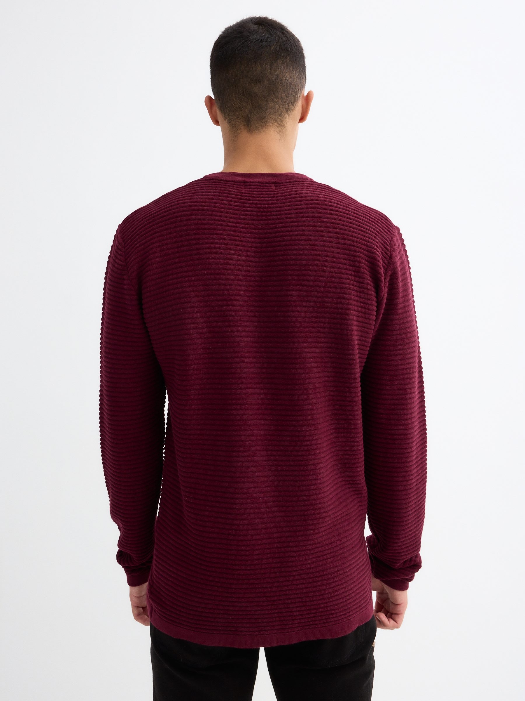 Basic ribbed sweater burgundy middle front view