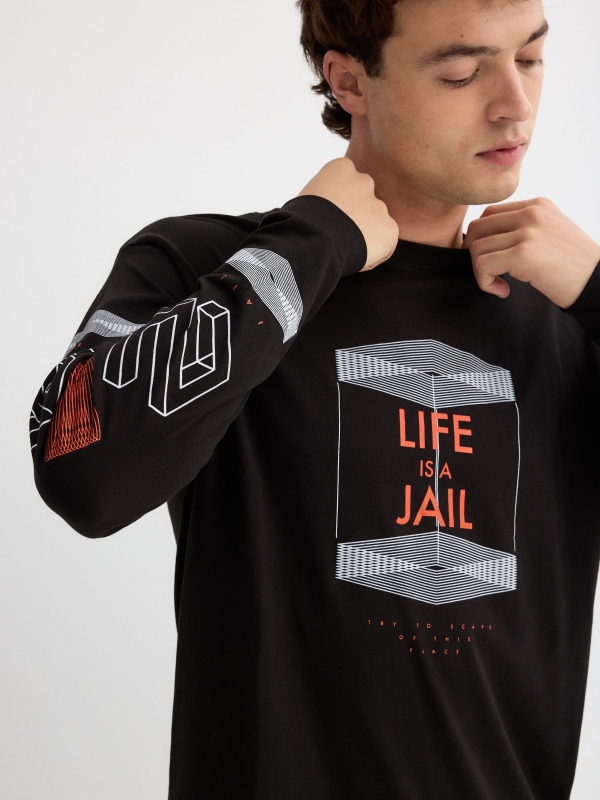 Camiseta Life is Jail negro vista detalle