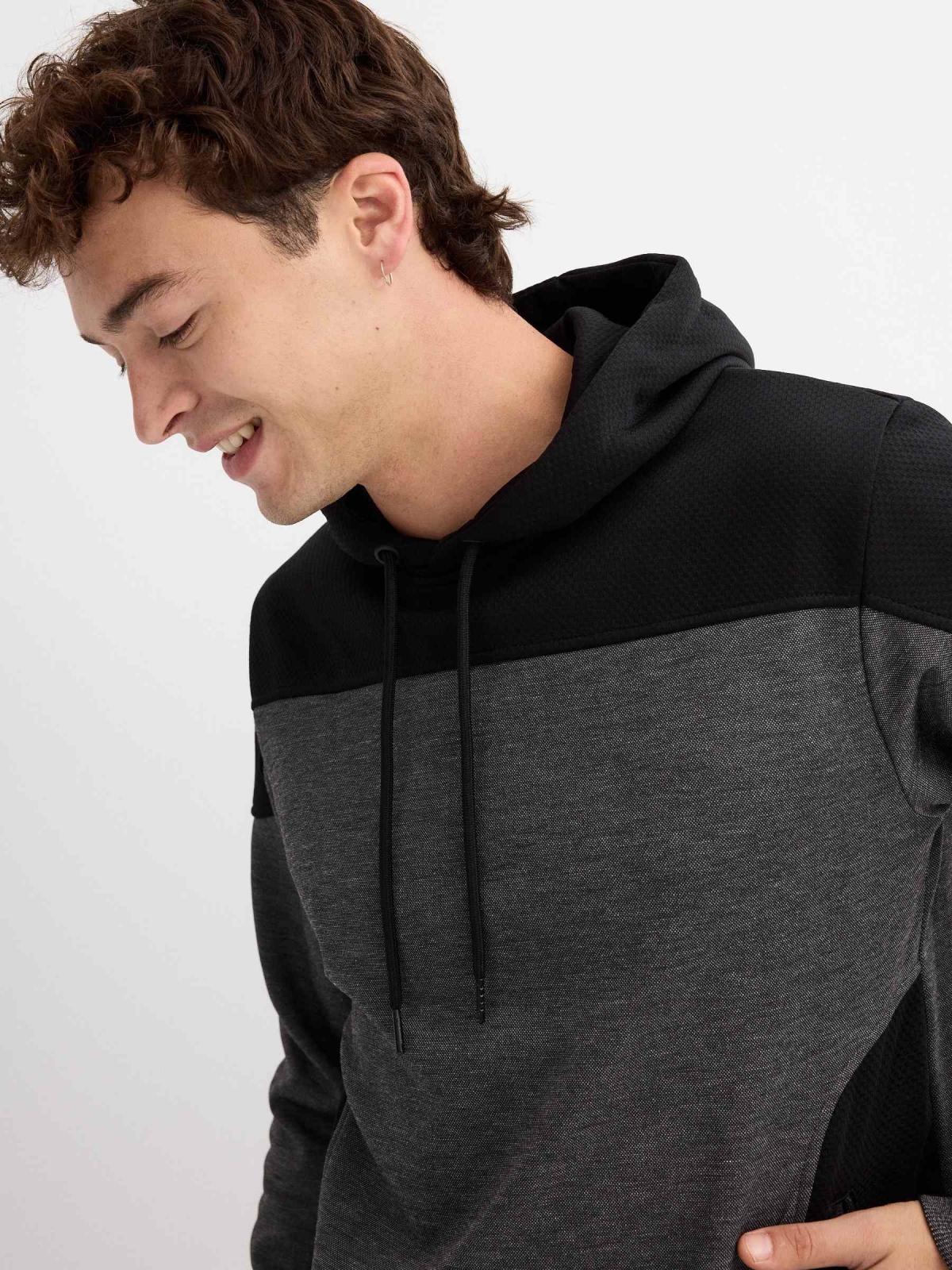 Sweatshirt com textura preto vista detalhe