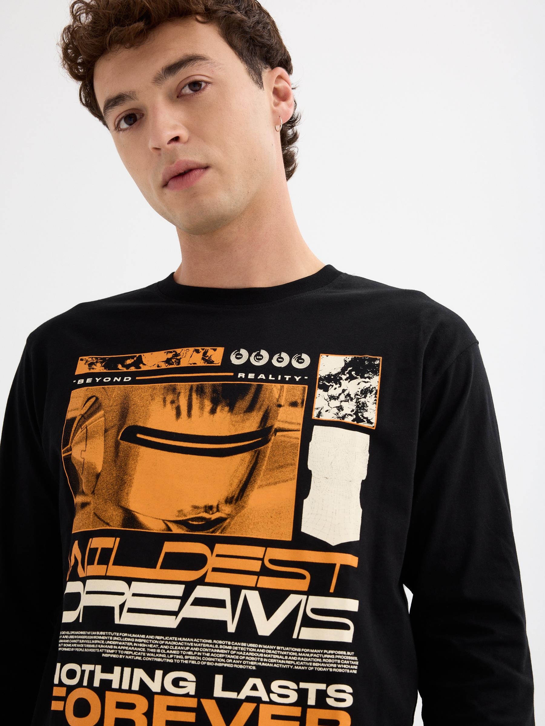 Metaverse print t-shirt black middle front view