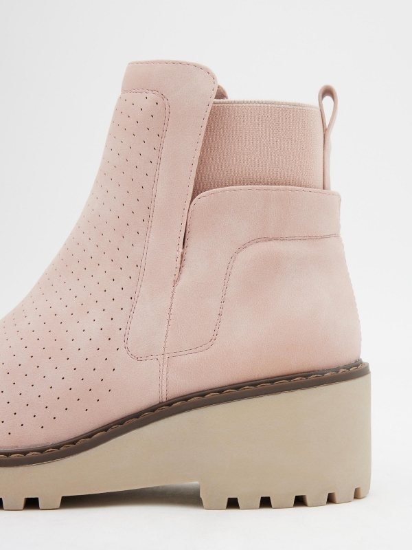 Wedge and elastic boots pink detail view