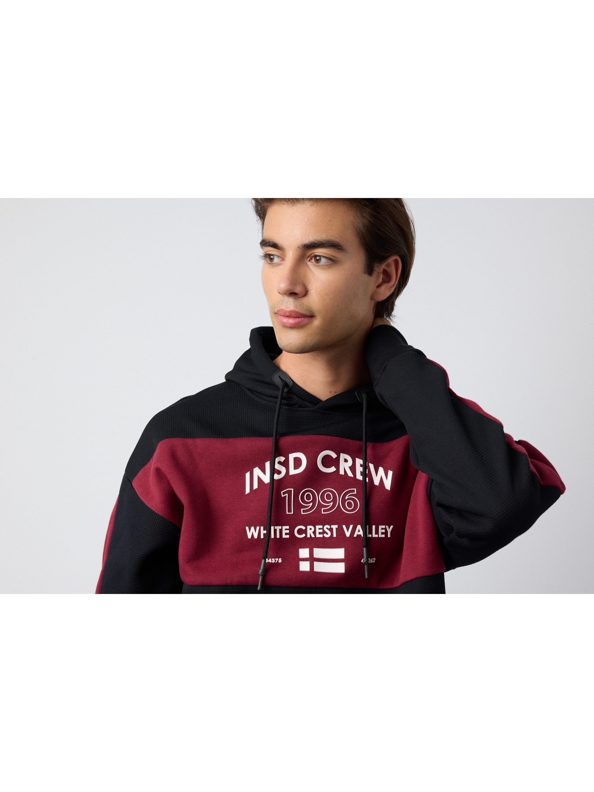 %NewExtra% Camisola com blocos de cores INSD CREW preto