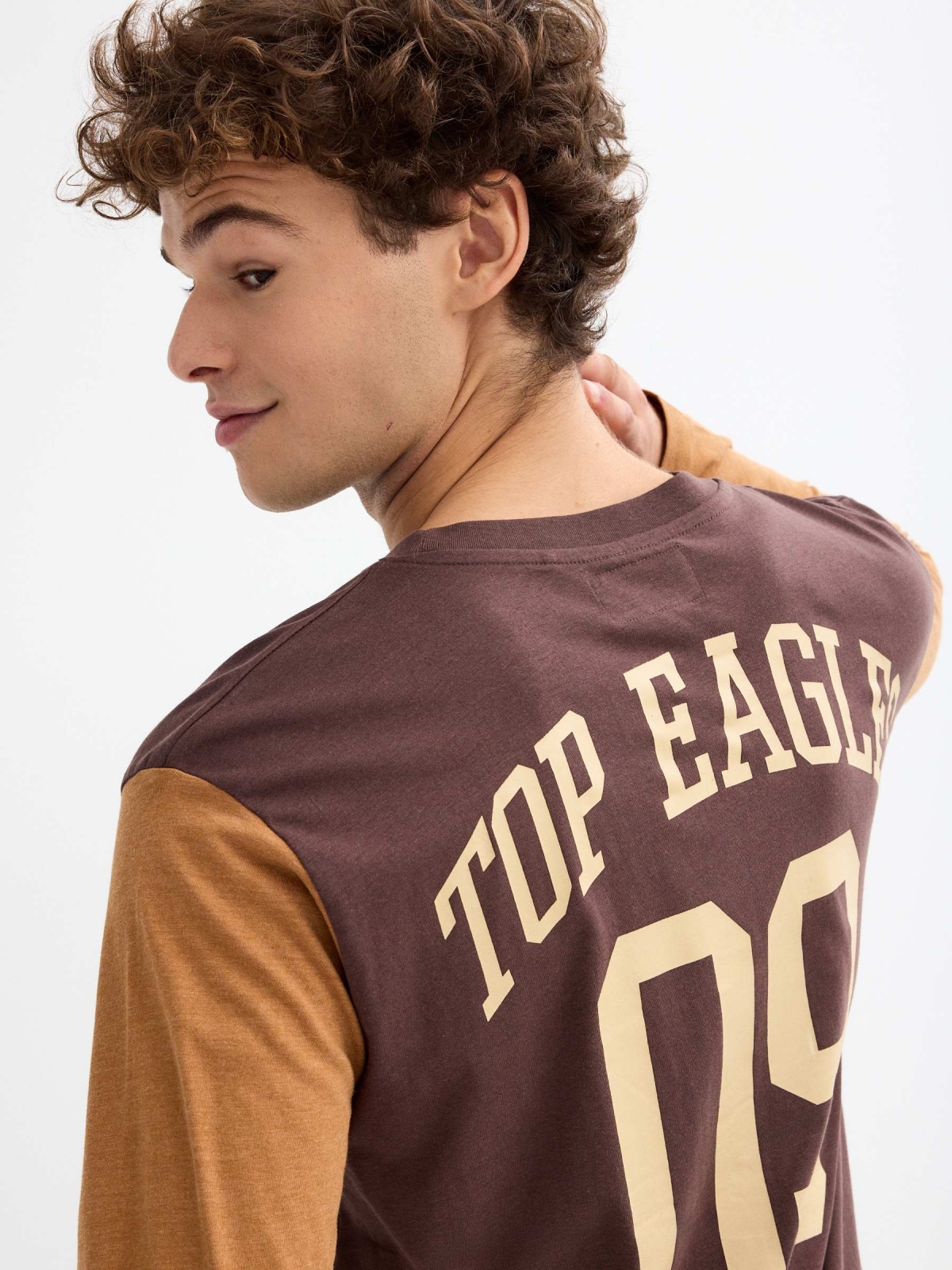 T-Shirt top Eagles 09 chocolate vista detalhe