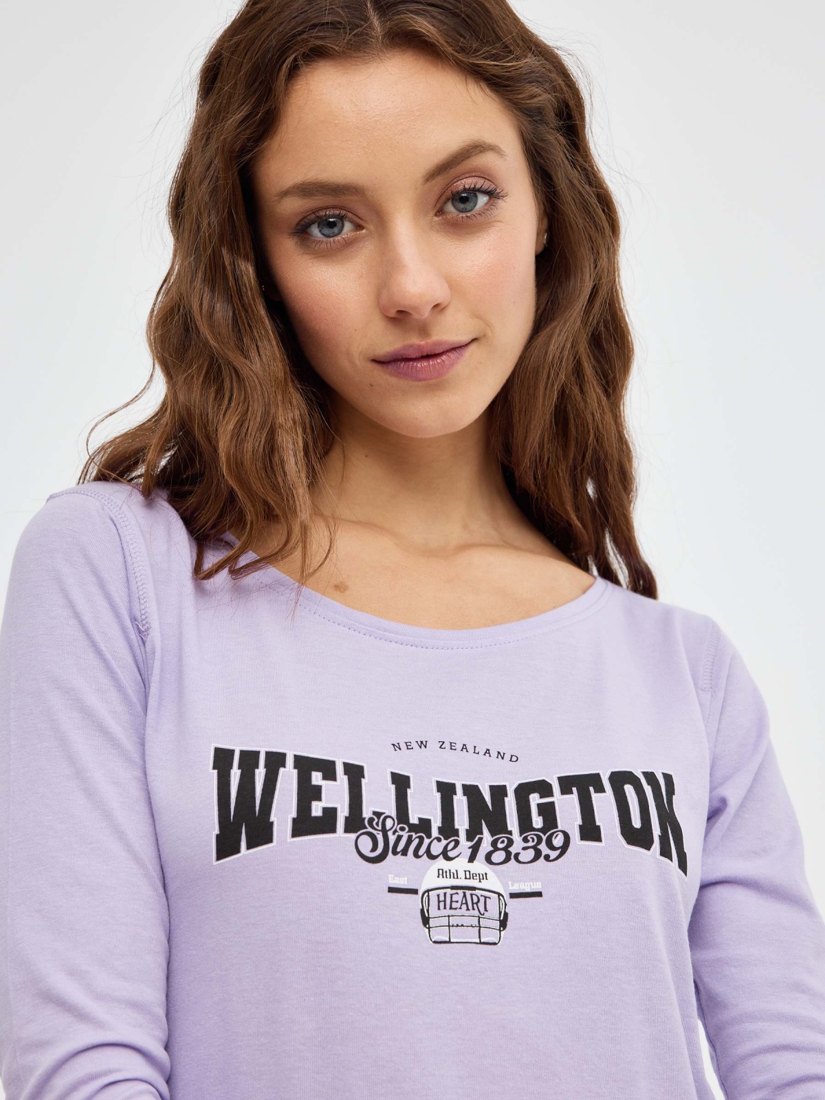 Wellington print T-shirt mauve detail view